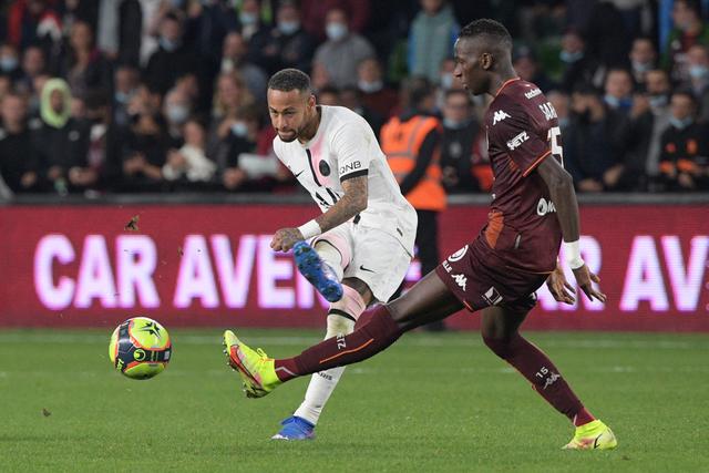 加维：亚马尔是最好的球员 但无法与梅西相提并论