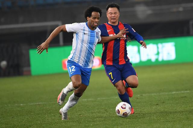 陈盈骏17+10崔永熙17分 广州再胜青岛晋级八强